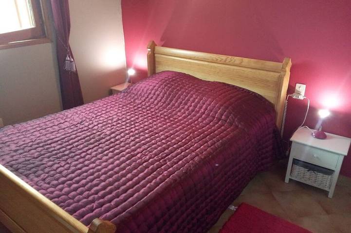 Location de vacances pour 6 personnes, avec jardin, animaux acceptés à Les Hermaux