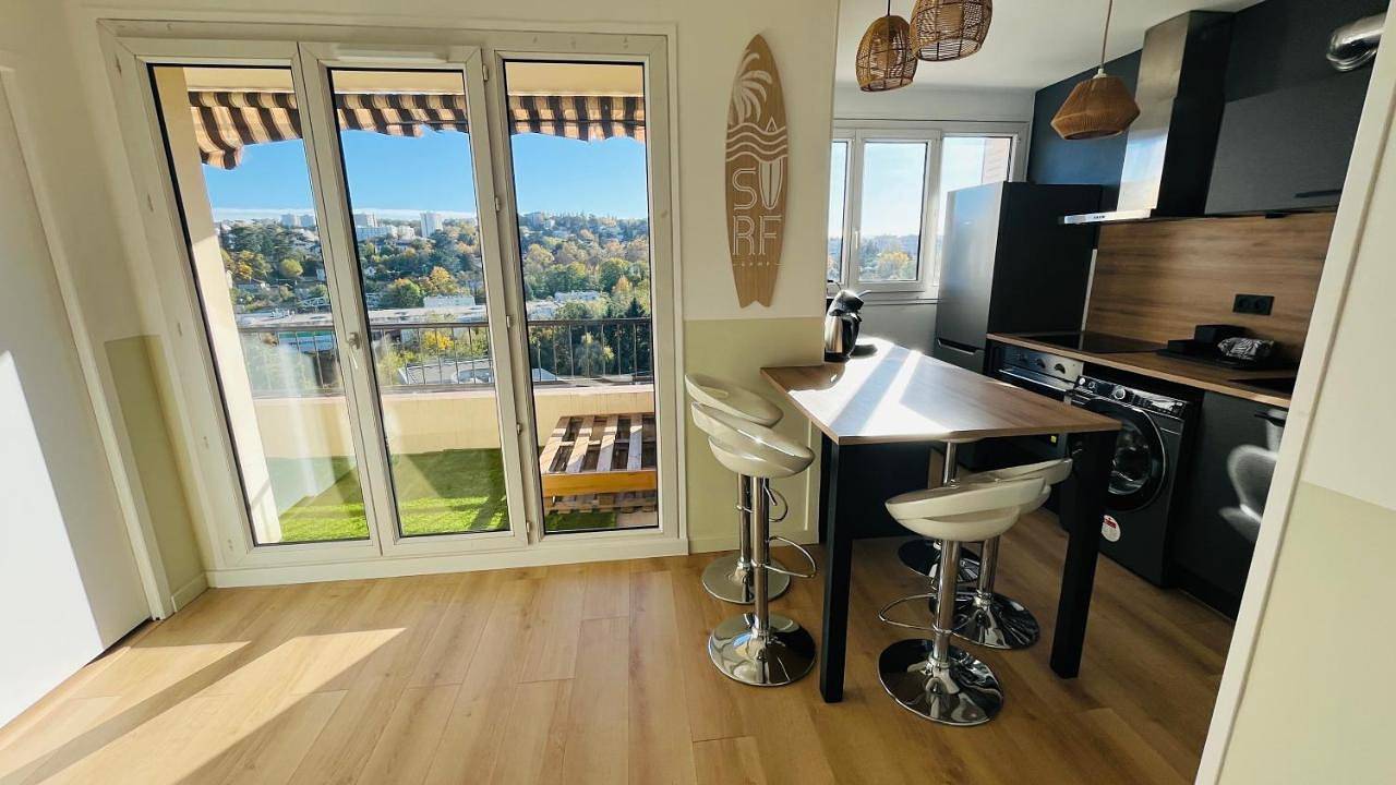 Appartement entier, Three-Bedroom Apartment in Écully, Lyon et ses environs