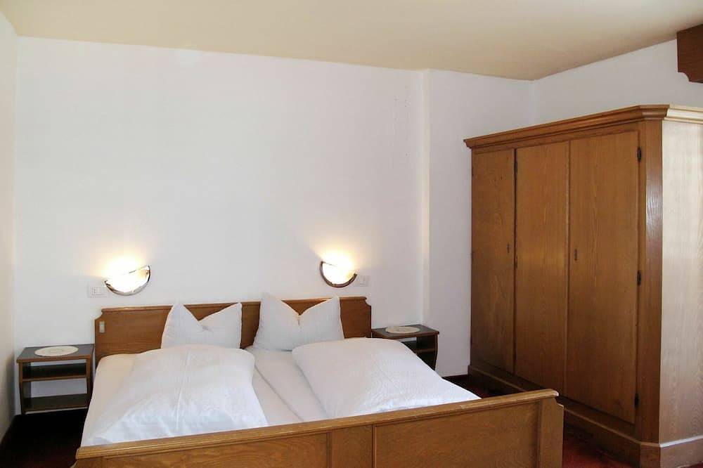 Geheel appartement, Leuk appartement voor 4 personen met Wifi, Tv, balkon en huisdieren toegestaan in St. Valentin auf der Haide, Graun
