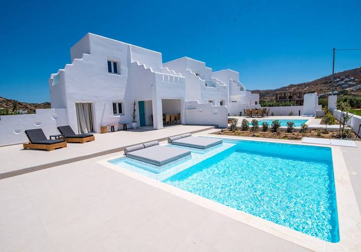 Villa for 8 people, with garden and balcony as well as ocean view in Naxos