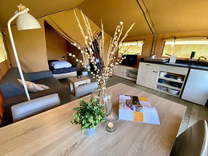 Camping für 4 Personen, mit Balkon/Terrasse und Terrasse sowie Seeblick in den Niederlande - 2