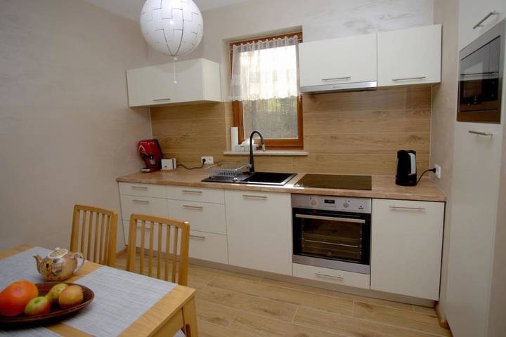 Apartament wakacyjny dla 4 osób, z widok i basen oraz sauna i balkon w Jaworki