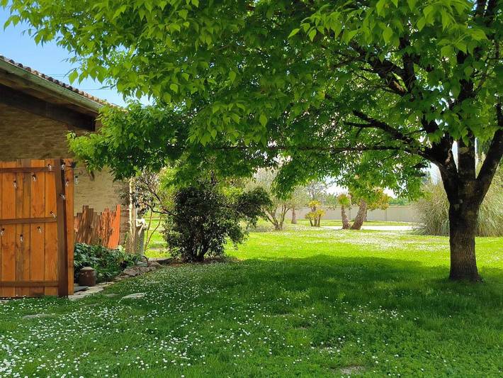 Location de vacances pour 7 personnes, avec piscine ainsi que jardin et vue dans Cartelègue - 3