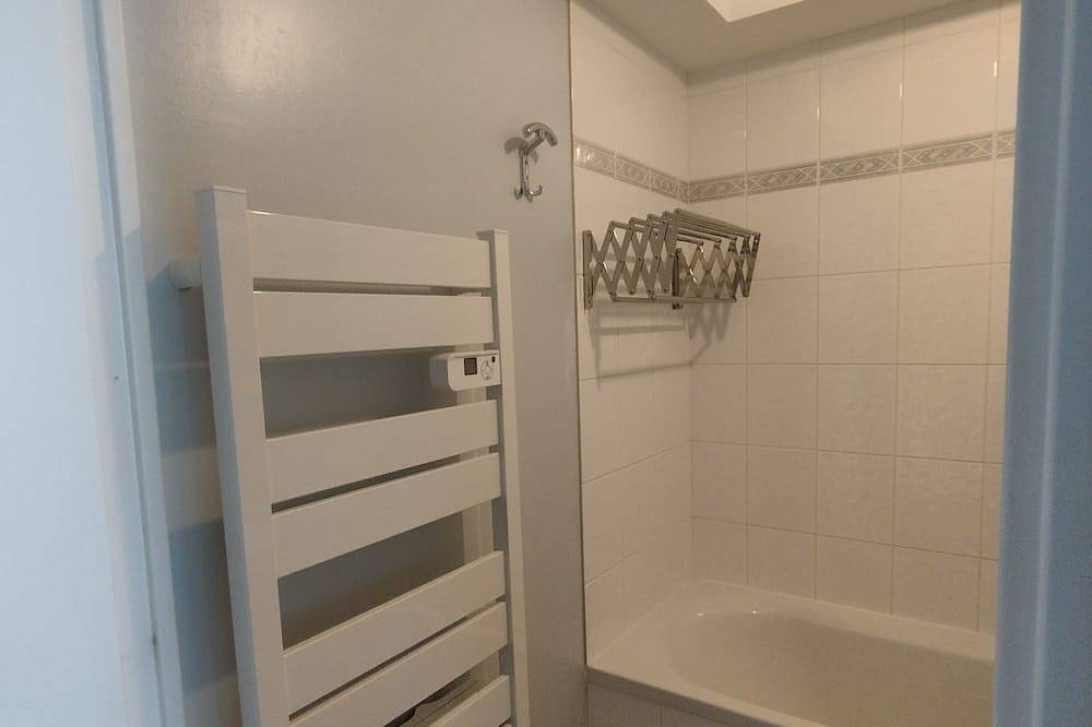 Appartement entier, Jolie vue mer pour ce logement au calme à 10 mn à pied de la plage in Saint-Cast-le-Guildo, Région de Dinan