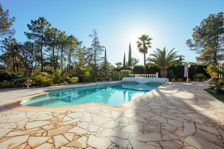 Appartamento intero, Appartamento di vacanza "Clos Saint Jean" con piscina, terrazza privata e Wi-Fi in Roquebrune-sur-Argens, Costa mediterranea (Francia)