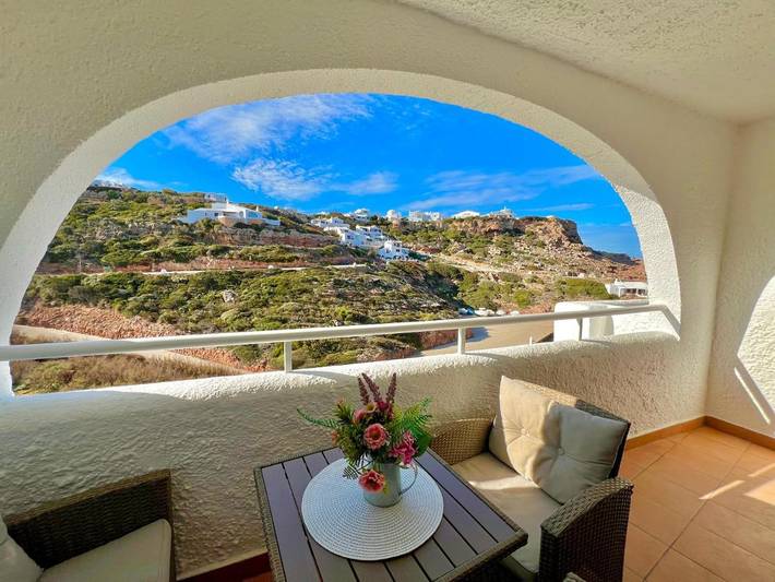 Ferienwohnung für 5 Personen, mit Balkon und Terrasse sowie Pool und Ausblick in Cala Morell