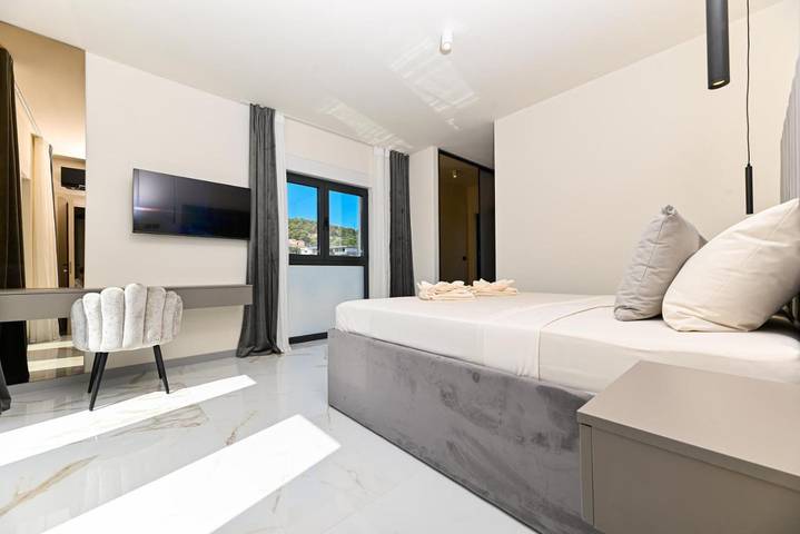 Villa pour 11 personnes, avec jardin ainsi que piscine et jacuzzi, adapté aux familles à Slatine - 4