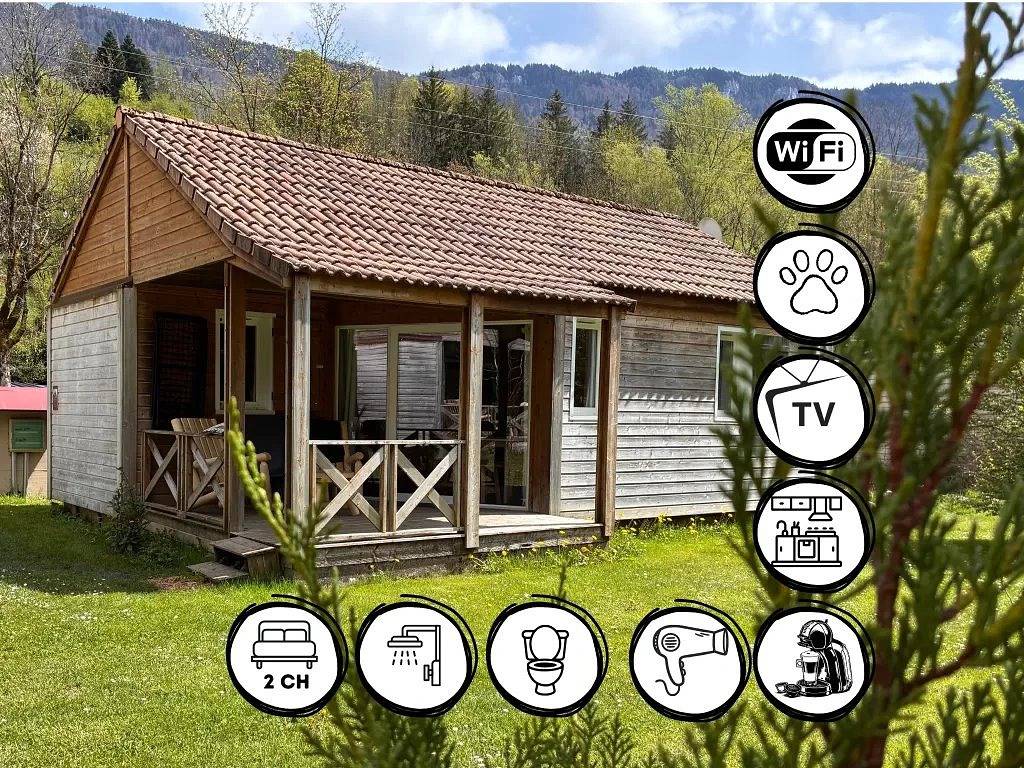 Zecamping 3 étoiles toboggans animaux acceptés chalet Tv Bbq 35m2 in Chézery-Forens, Parc naturel régional du Haut-Jura