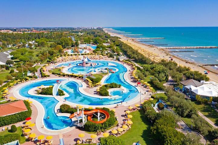 Resort per 3 persone, con Terrazza e Idromassaggio nonché Giardino e Piscina per bambini a Caorle