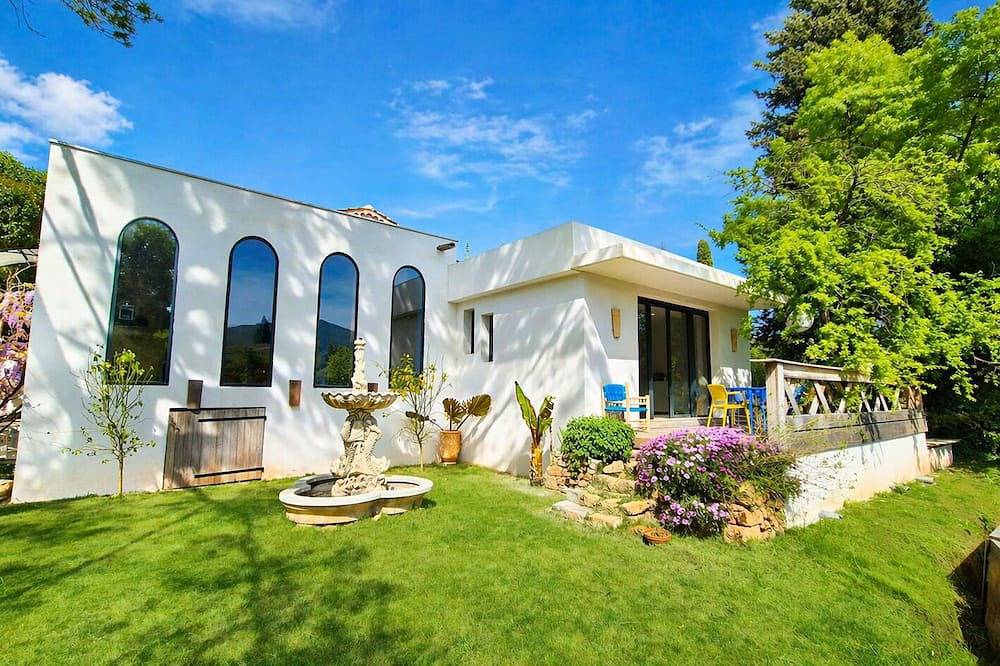 Maison d'Architecte - Swimming pool and view of the hills - in the heart of the Var - 30 min Hyères in Gonfaron, Brignoles Region
