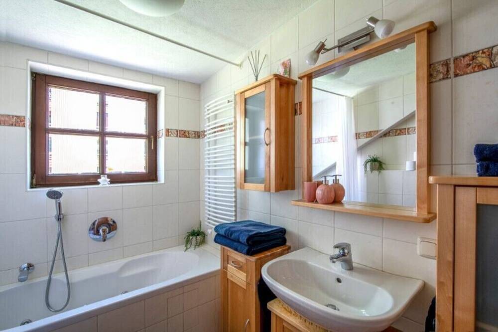 Ganze Wohnung, Zentral aber ruhig gelegenes Appartement Sisipark mit 2 Balkonen in Bad Ischl, Traunviertel