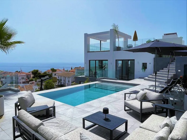 Chalet para 12 personas, con terraza y vistas además de vistas al lago y piscina - 1