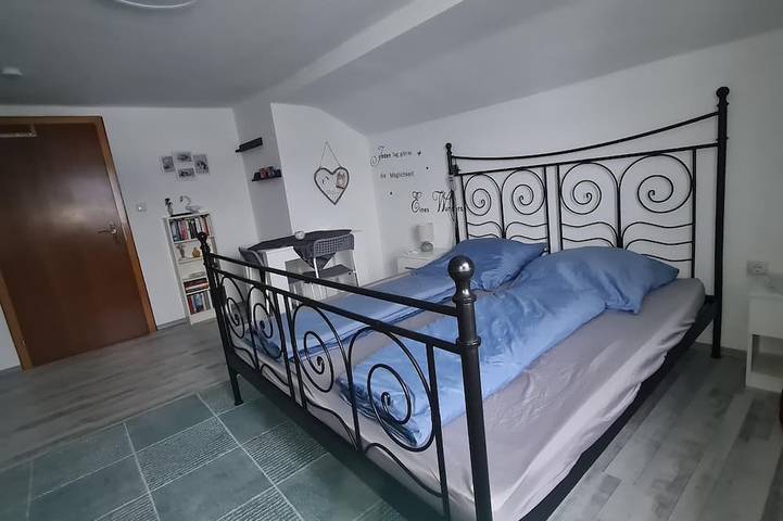 Apartamento inteiro, Vacation apartment for up to 10 people in Frauenau, Šumava Mountains