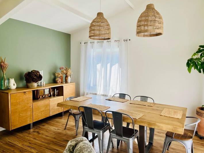 Location de vacances pour 8 personnes, avec piscine ainsi que vue et jardin à Magné - 4