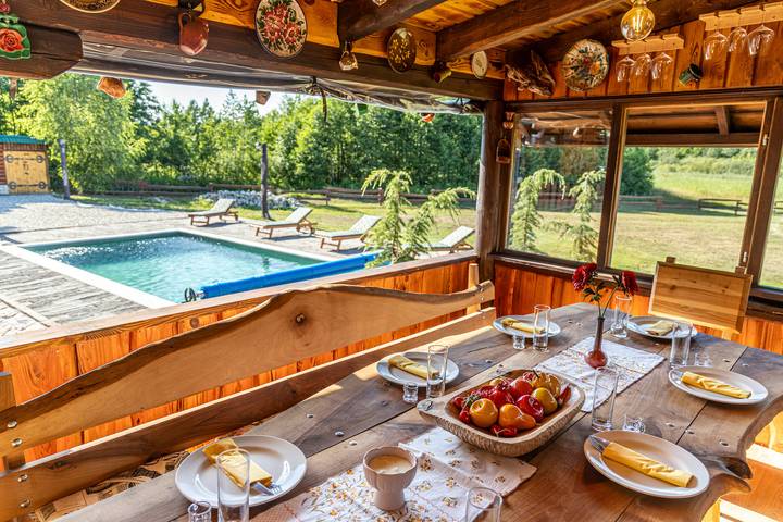 Ferienhaus für 8 Personen, mit Terrasse und Garten sowie Pool