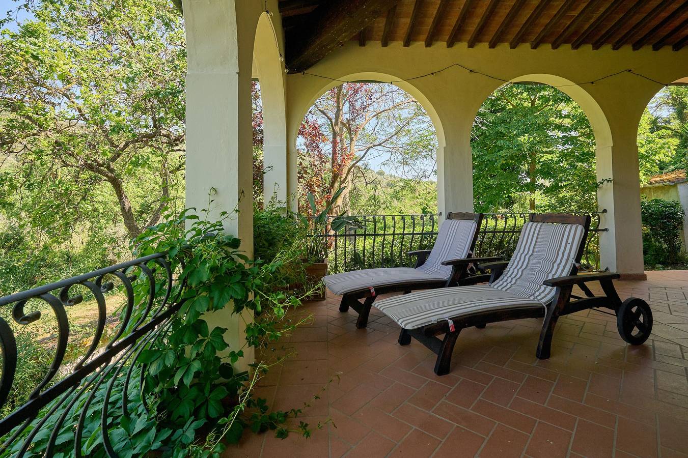Entire apartment, Apartment 'Casa Ribellino' with Private Terrace, Garden and Wi-Fi in Campiglia Marittima, Etruscan Coast
