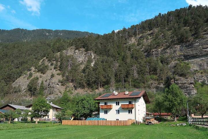 Ferienhaus für 10 Personen, mit Balkon und Garten sowie Pool