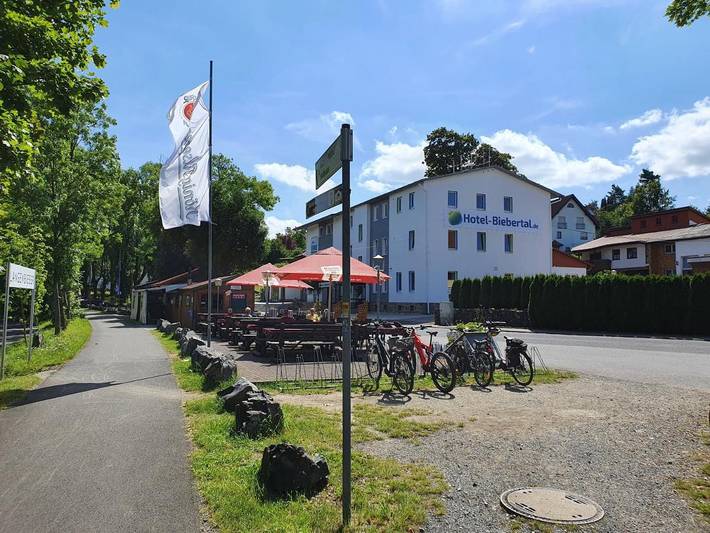 Hotel, mit Balkon und Terrasse sowie Garten und Ausblick in Hofbieber - 3