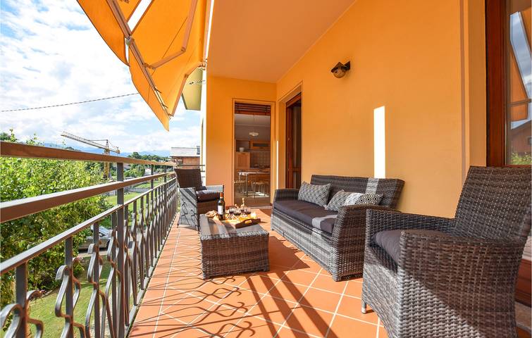 Geräumiges Apartment mit Terrasse, Garten und Seeblick in Gozzano, Novara Provinz
