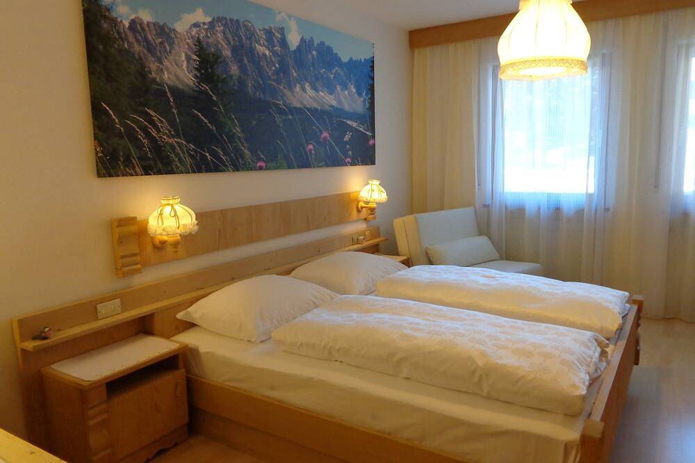 Ganze Wohnung, Inmitten der Berge Rosengarten und Latemar, Klettersteige, Moutainbiken, in Karersee, Welschnofen
