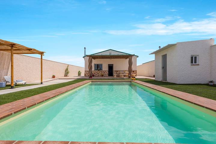 Casa rural con piscina para 8 personas, con jardín, Se admiten mascotas en Sierra Sur de Sevilla - 2