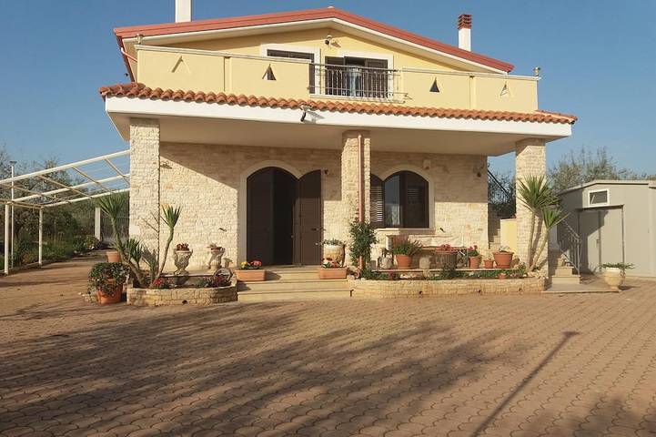 Location de vacances pour 4 personnes, avec Balcon et Jardin à Corato