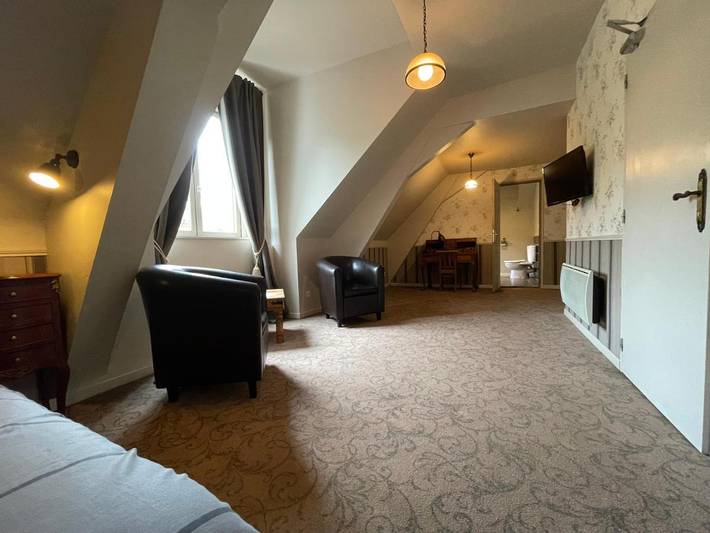 Hôtel pour 3 personnes, avec jardin ainsi que piscine et terrasse à Brain-sur-Allonnes - 3