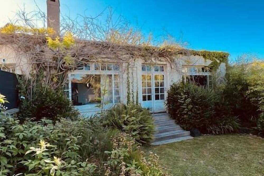 Entire apartment, Les Glycines, Chambre Avec Jardin in Mesnil-Val Plage, Criel-sur-Mer