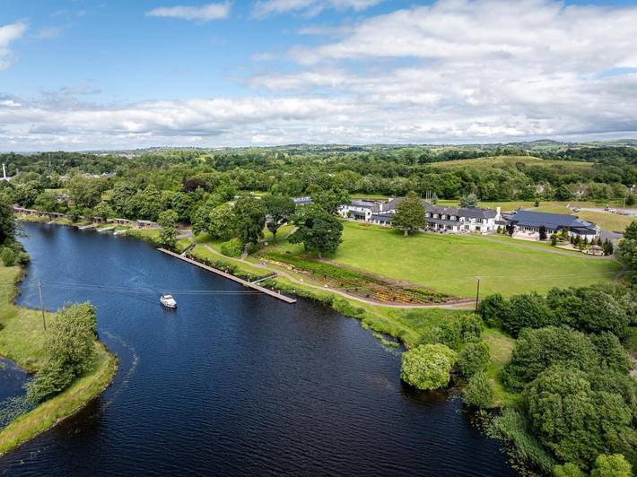 Holiday rental for 3 people, with Terrace and Hot tub as well as Garden and Children pool in County Fermanagh