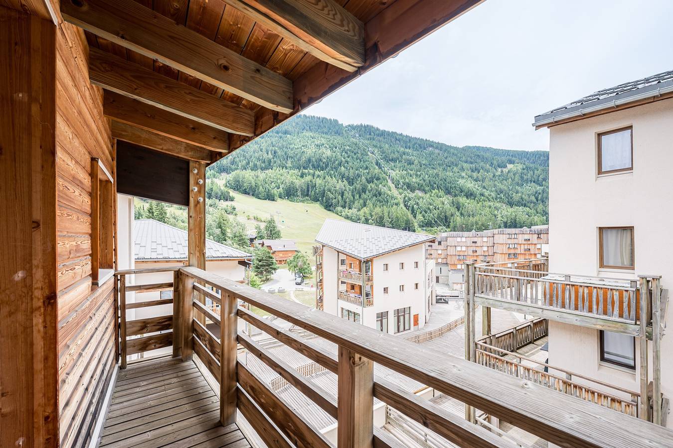 Apartamento entero, Apartamento 'Les Chalets De La Vanoise N°4208' con vistas a la montaña y balcón in La Norma, Villarodin-Bourget