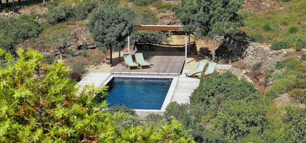 Location de vacances pour 2 personnes, avec piscine et jardin ainsi que vue et terrasse à Saint-Pierre-des-Champs