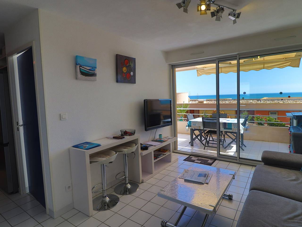 Entire apartment, Stunning 2-room apartment with air conditioning and private parking in Sete, Côte d'Améthyste