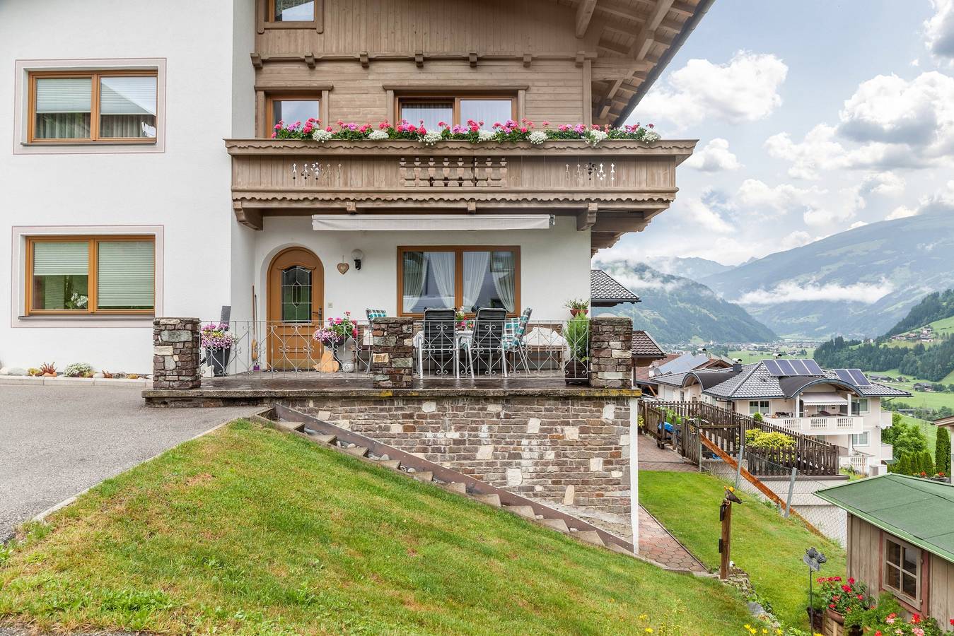 Ganze Wohnung, Ferienwohnung 'Dornauer' mit Bergblick, Balkon und Wlan in Tuxer Alpen, Hippach