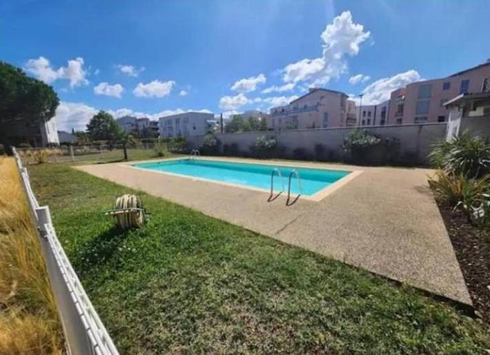 Gîte pour 2 personnes, avec piscine à Meyzieu - 3