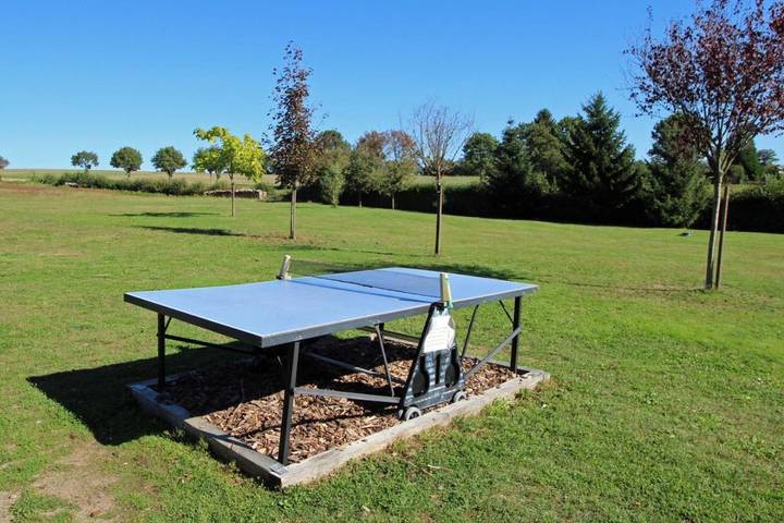 Location de vacances pour 12 personnes, avec jardin ainsi que terrasse et piscine à Arnac-la-Poste - 3