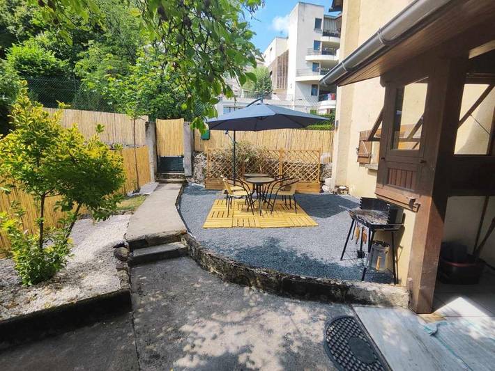Gîte pour 4 personnes, avec Terrasse à Terrasson-Lavilledieu