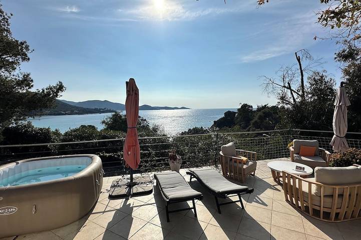 Villa pour 10 personnes, avec jacuzzi ainsi que jardin et terrasse