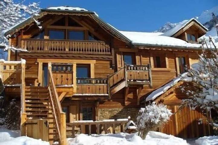 Gîte pour 14 personnes, avec Balcon ainsi que Terrasse et Jardin à Chantelouve
