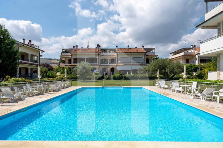 Gîte pour 6 personnes, avec piscine et balcon/terrasse à Pineto - 2