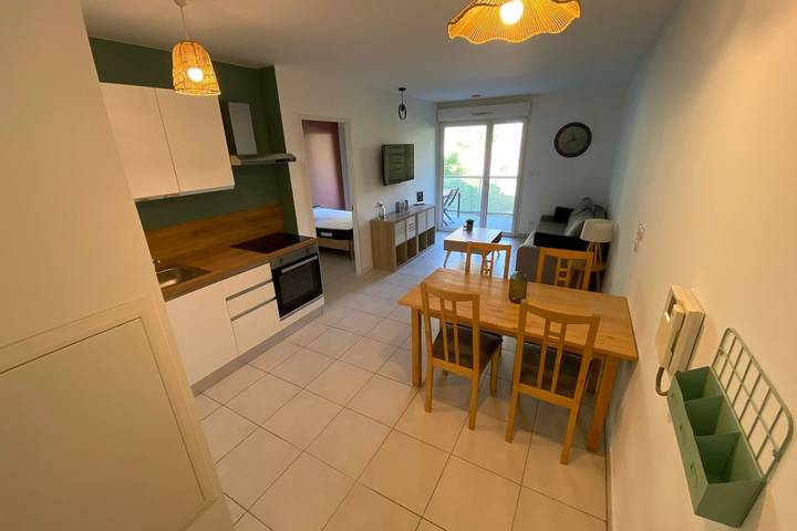 Gîte pour 4 personnes, avec terrasse et piscine, adapté aux familles à La Valette-du-Var - 4