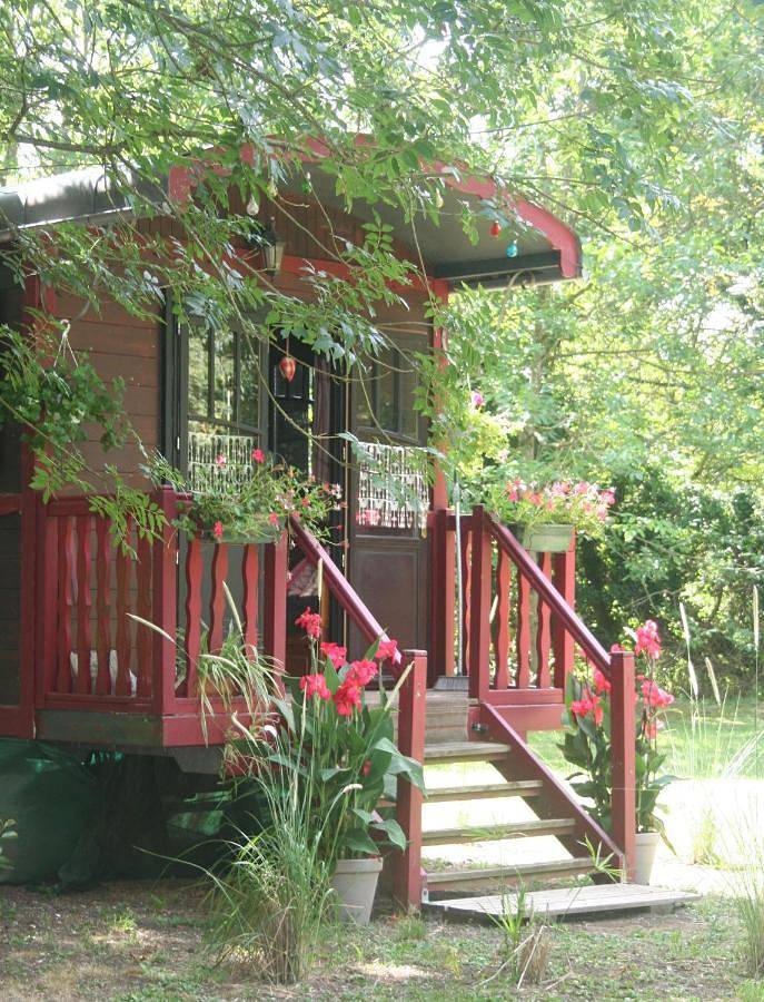Gîte pour 4 personnes, avec Terrasse et Jardin ainsi que Piscine et Vue à Fontaine-Chalendray