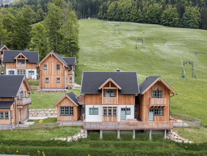 Vakantiehuis voor 10 personen, with sauna and tuin as well as zwembad and balkon, met huisdier in Grundlsee