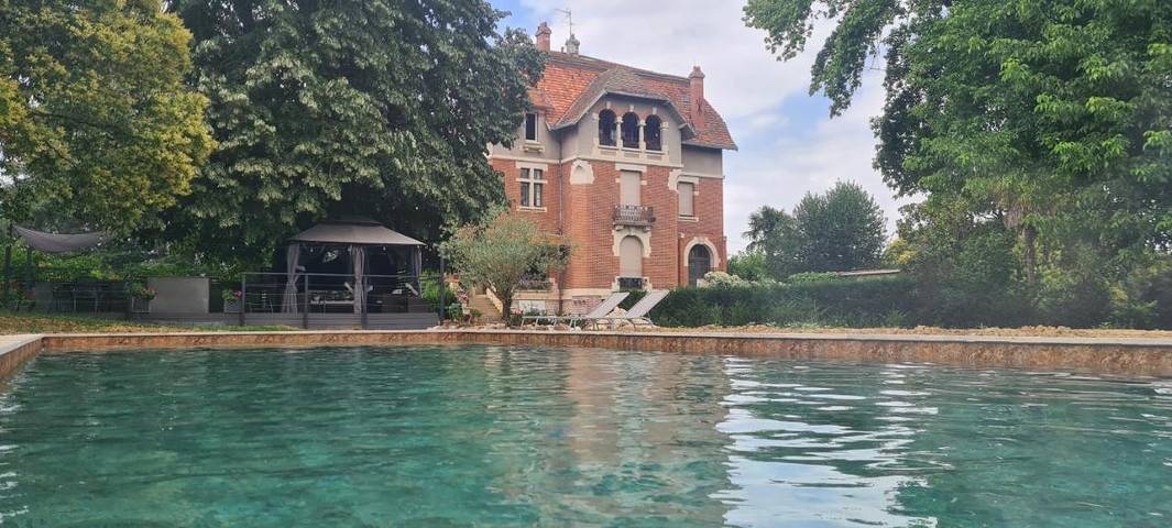 Location de vacances pour 2 personnes, avec vue ainsi que jardin et piscine à Albefeuille-Lagarde