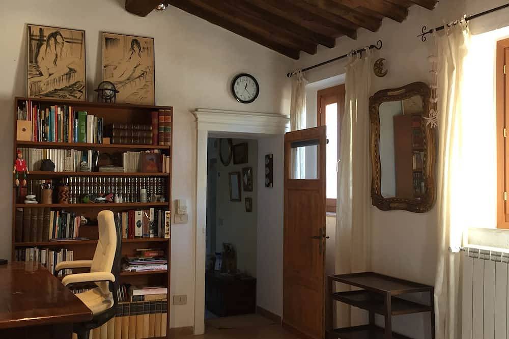 Toscana Mediterranea, Charming House nel borgo medievale, per 4 persone in Campiglia Marittima, Costa degli Etruschi