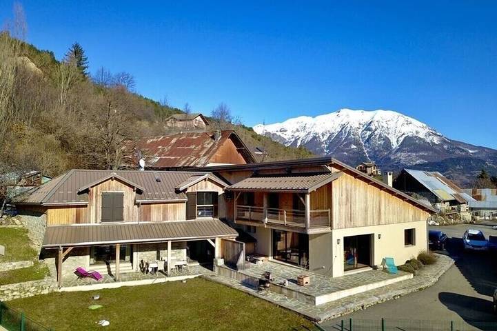 Gîte pour 6 personnes, avec jardin ainsi que jacuzzi et terrasse à Saint-Apollinaire