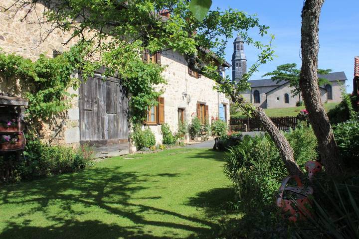 Gîte pour 5 personnes, avec jardin, animaux acceptés à Le Châtenet-en-Dognon