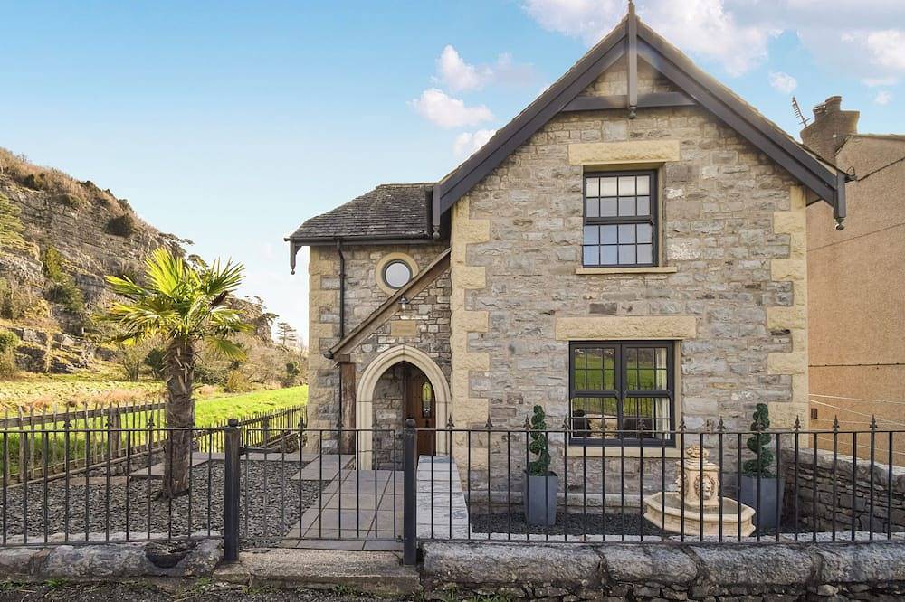 3 bedroom accommodation in Grange-over-Sands in Grange-over-Sands, Lake District