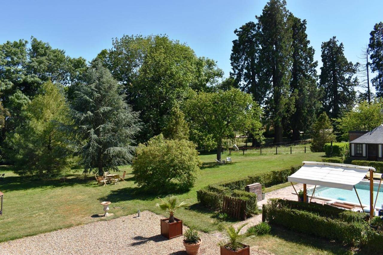 Double Room with Pool View in Verneuil-sur-Avre, Région d'Évreux