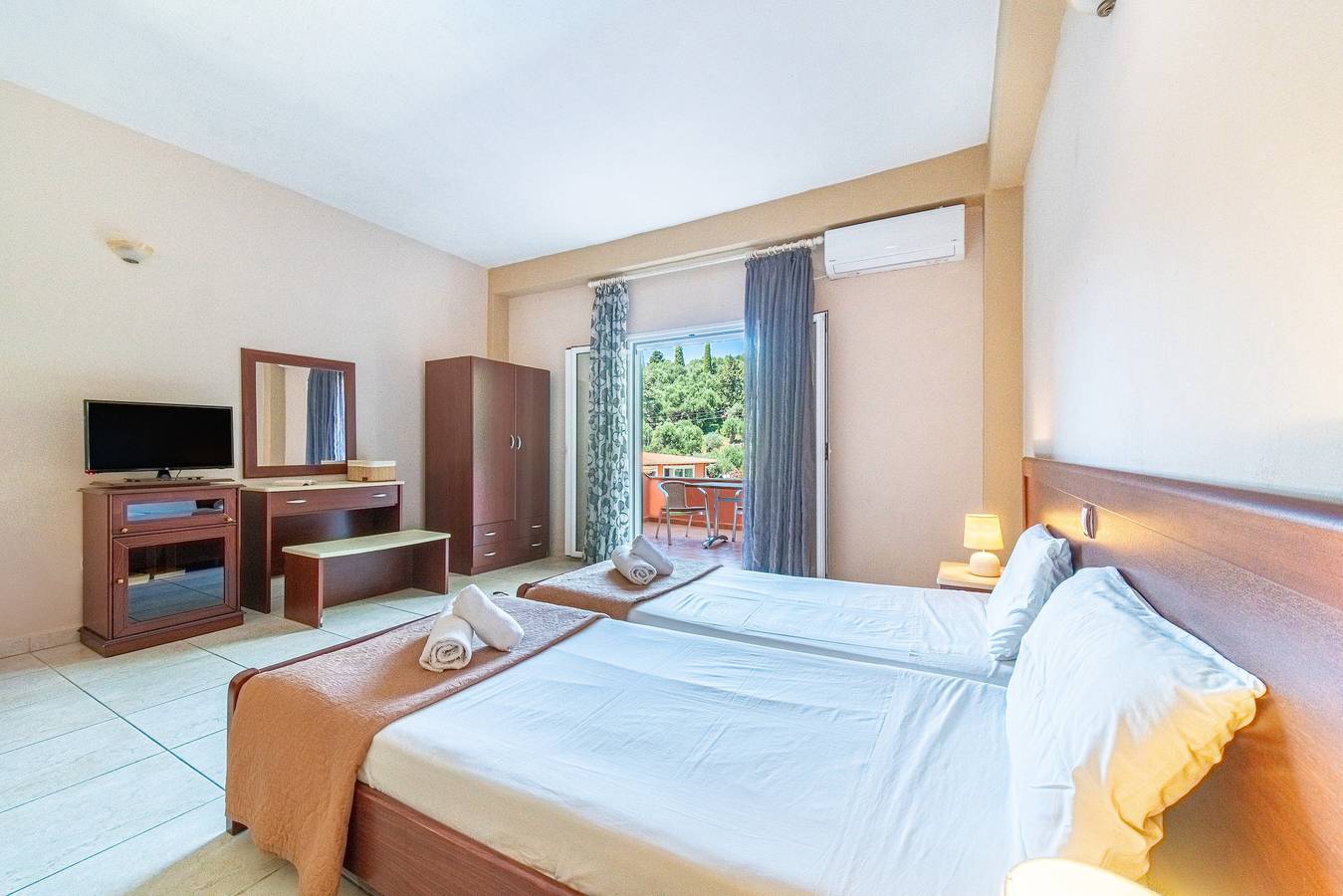Entire studio, Studio Apartment 'Arianna Superior Studio 19' with Shared Pool & Wi-Fi in Paleokastritsa, Corfu