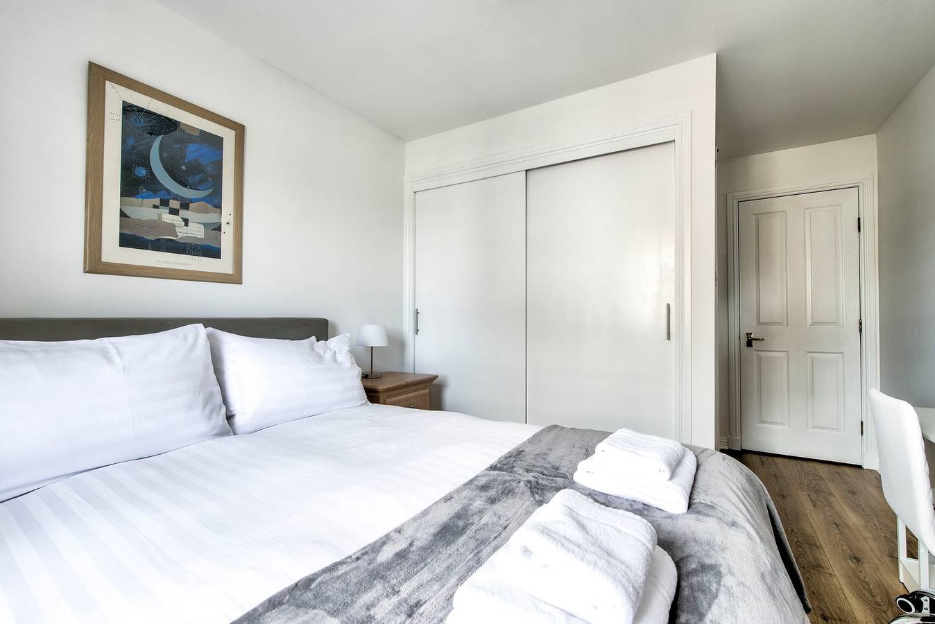 Entire apartment, Guestready - Stylish Apt w/ Parking near Edinburgh in Leith, Edinburgh